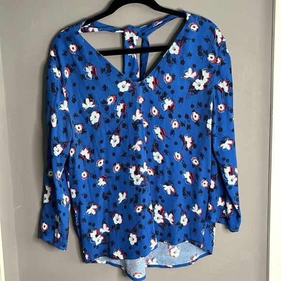 Draper James Blue Floral Flowy Blouse Tied Neckline Size 4 - Picture 6 of 9
